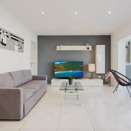 St Julians Centre 3bed With Views! By Homely Apartment *