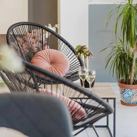 St Julians Centre 3bed With Views! By Homely