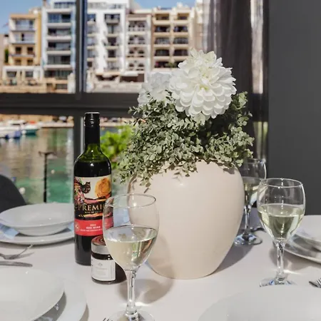 St Julians Centre 3bed With Views! By Homely Apartamento St. Julian's