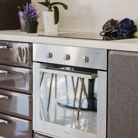 St Julians Centre 3bed With Views! By Homely *